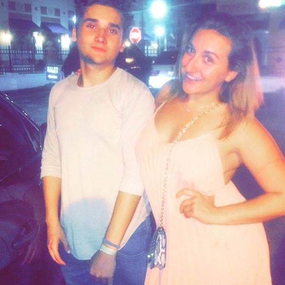 Meet your Posher, Amina