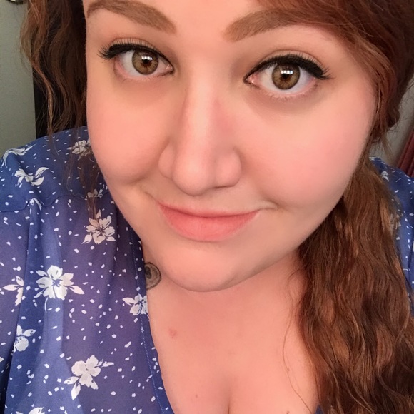 Meet your Posher, Jessica - Picture 2 of 3