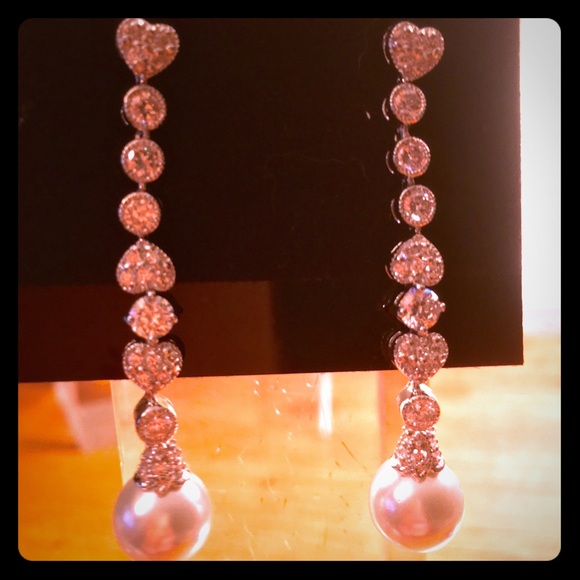 Pretty heart pearl drop earrings