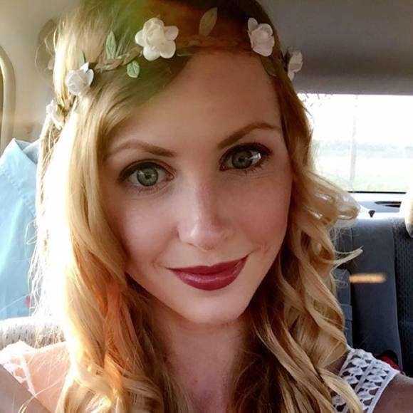 Meet your Posher, Julie - Picture 1 of 1