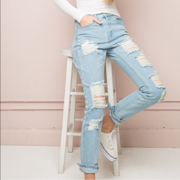 NWOT Brandy Melville distressed denim jeans