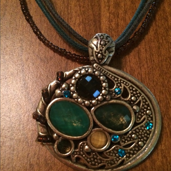 Necklace & earring set