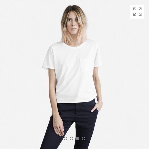 Everlane white box cut tee size S.