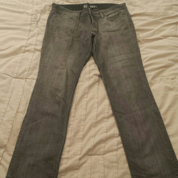 New York & Company Low Rise Skinny Leg Jeans