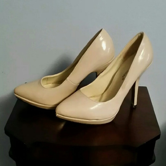 Nude Pierre Dumas pumps