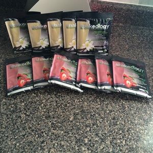 Shakeology 11 vanilla and strawberry packets