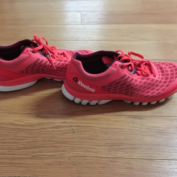 Reebok tennis shoes - Picture 1 of 3