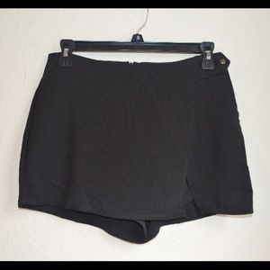 Forever 21 asymmetrical Black Skort