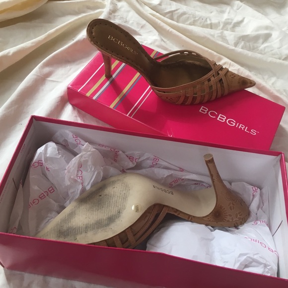 Beige / Tan pointy toe BCBG slip on size 7.5