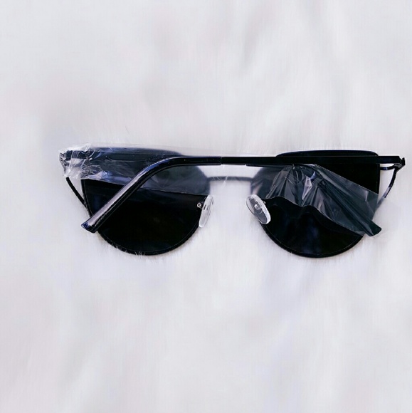 🎉HOST PICK🎉 - Picture 2 of 4