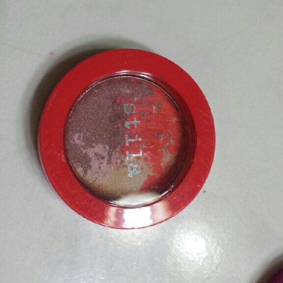 Stila Eye shadow,used once. Sanitized.