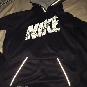 Black Nike therms-fit hoodie
