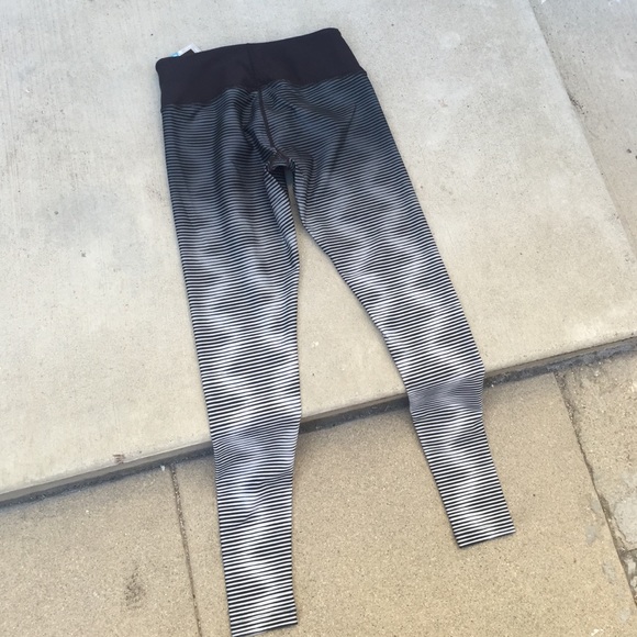 NIKE DRI-FIT Women's Ombré Tights size XS NWT - Picture 2 of 3