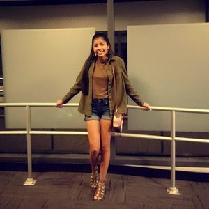 Meet your Posher, Arella