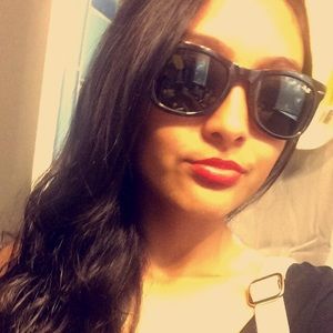 Meet your Posher, Kassandra