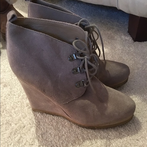 Steve Madden bootie. Size 7.