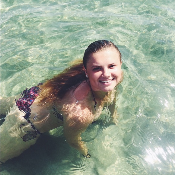 Meet your Posher, Caroline