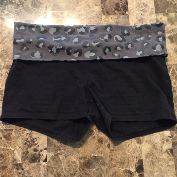 VS yoga shorts with leopard print band - Picture 2 of 4