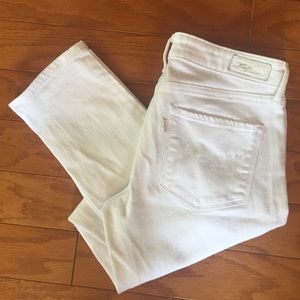 Levi's white Demi Curve skinny jeans!