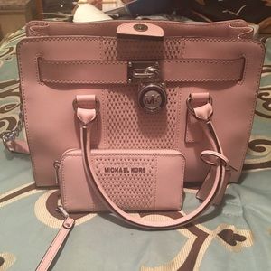 $350 🅿️🅿️ Michael Kors set blossom