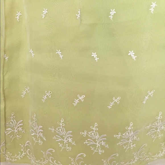 Delicate dress - Picture 2 of 3