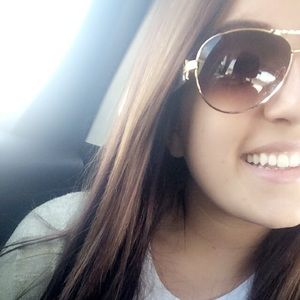 Meet your Posher, Alexis