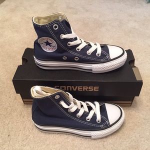 NEW Converse Chuck Taylor (US youth 10.5)