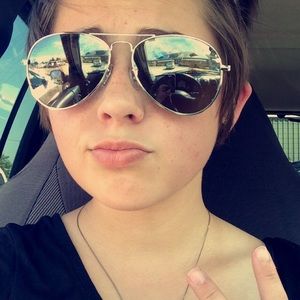 Meet your Posher, Isabella