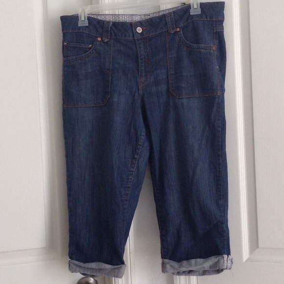[PLUS] Floral-lined Denim Capris