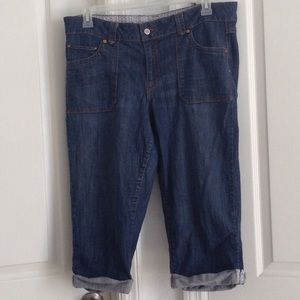 [PLUS] Floral-lined Denim Capris