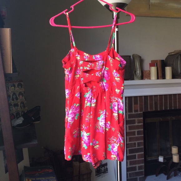 Forever 21 Other - Red floral forever 21 romper