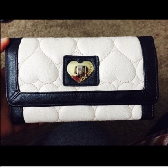 Preowned betsey Johnson wallet