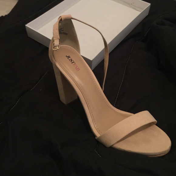 Super chic Sued nude heals