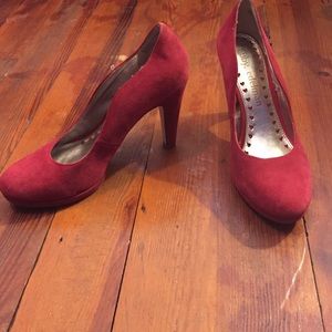 Libby Edelman red suede heels