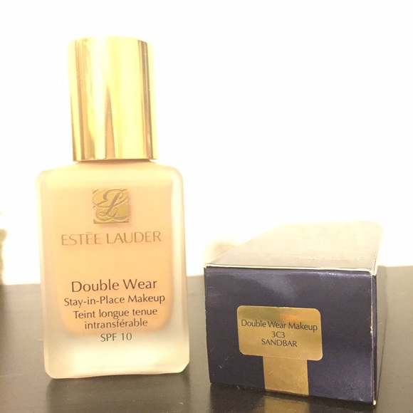 Double wear stay-in-place makeup foundation