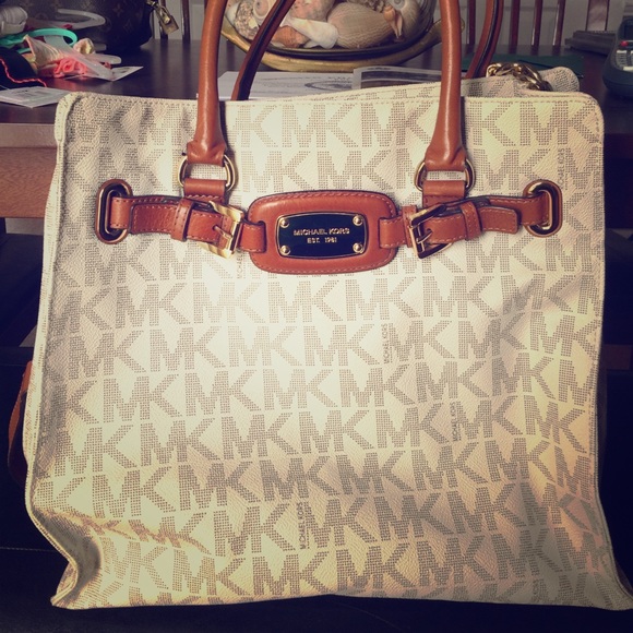 SOLD!  100% Authentic MK Large Hamilton Vanilla - Picture 1 of 4