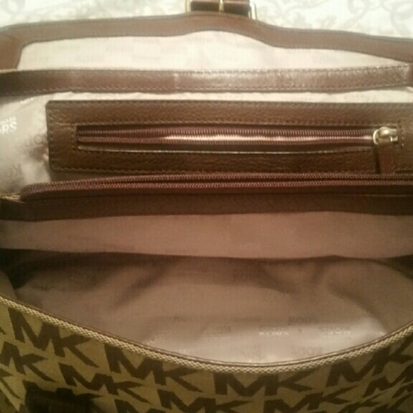 Accessories - Picture 2 of 2