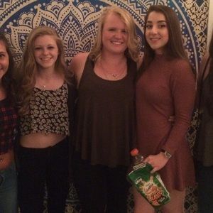 Meet your Posher, Caitlin