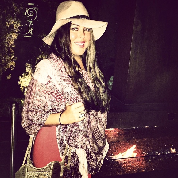 Meet your Posher, Erica - Picture 2 of 4