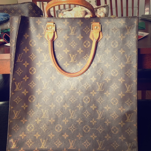 SOLD!!100% Authentic LV Sac Plat - Picture 1 of 4