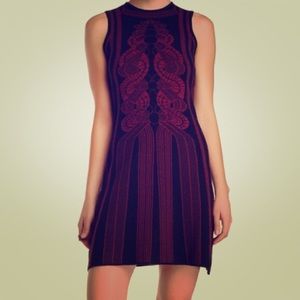 Sleeveless Max Studio