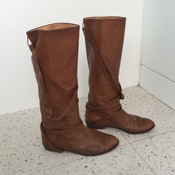 Joan & David Hand-made Italian Leather Boots - Picture 2 of 6