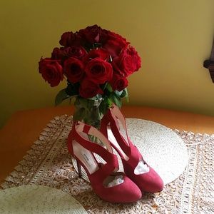 Beautiful guess heels