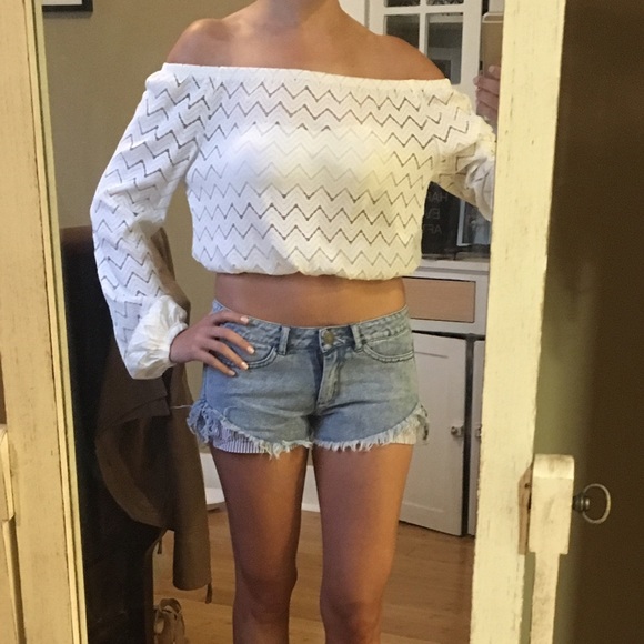 NWT BEBE LACE CROP TOP