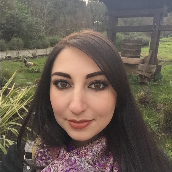 Meet your Posher, Nikki - Picture 1 of 1