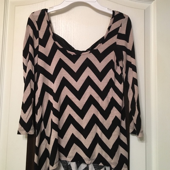 Chevron 3/4 length sleeve blouse