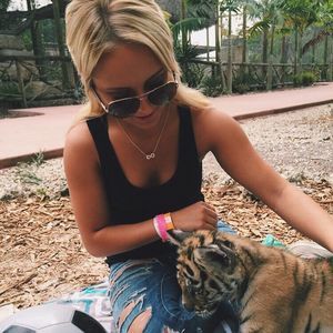 Meet your Posher, Leah