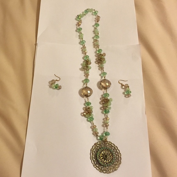 Necklace and earrings hand made with crystal bead