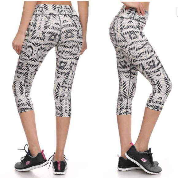 ✳️ clearance SPORTS In style activewear Capri YOGA - Picture 2 of 2