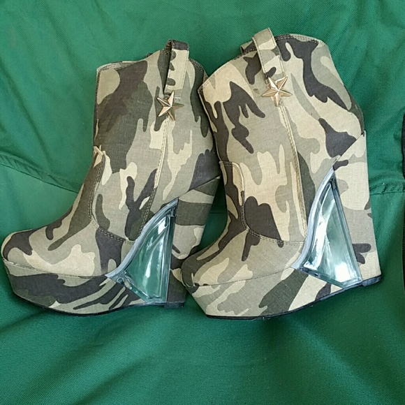 Camouflage booties